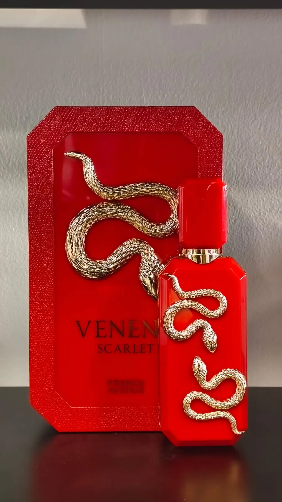 Profumo Veneno Scarlet